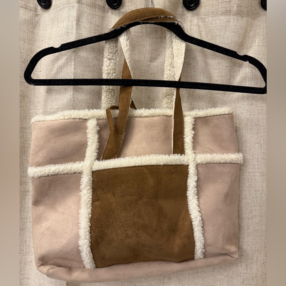 Faux Shearling Tote Bag - Picture 2 of 4